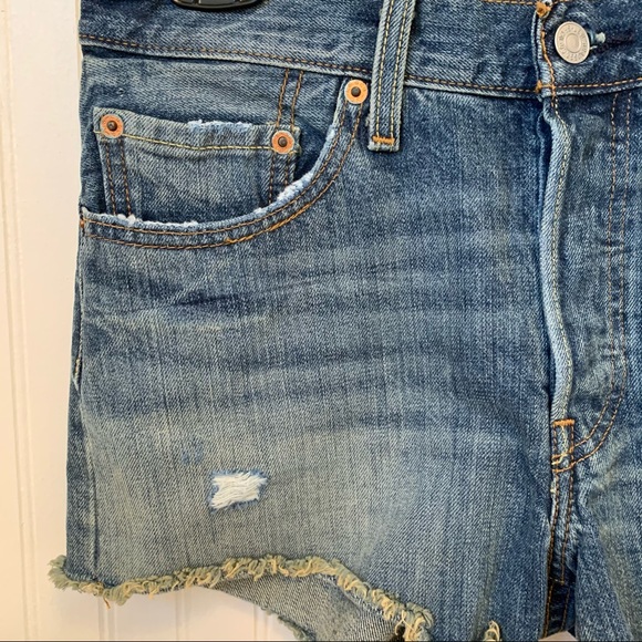 Levi’s 501 Jean Shorts - Picture 3 of 9